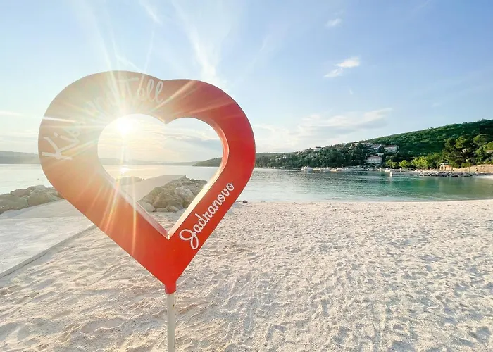 Apatmani Jugo I Bura דירה יאדראנובו